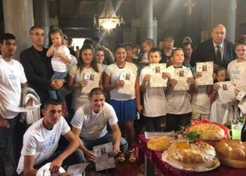 Владика кръсти 15 деца от село наведнъж