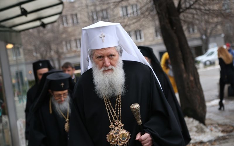 Патриарх Неофит: Да се молим пред иконите вкъщи и да не униваме