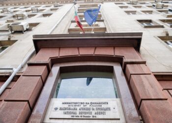 ДАНС и НАП с акция в склад на “Петрол”