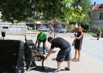 50 нови пейки в центъра на Русе
