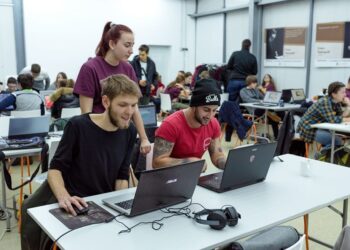 IT специалисти създават компютърни игри в Бургас