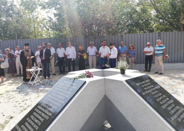 Бургазлии сведоха глави пред жертвите на комунизма 1 7 146