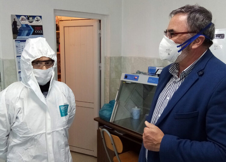 Взеха 80 проби от контактни на заразени в Паничерево 1 7 V