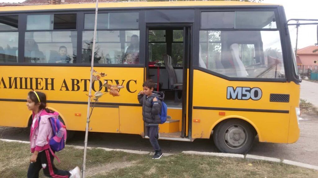Возят безплатно ученици от крайни квартали в Козлодуй 1 71791891 1443048392514842 4145585941148336128 o