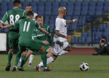 Ботев (Враца) надви Славия, Божинов помага от скамейката