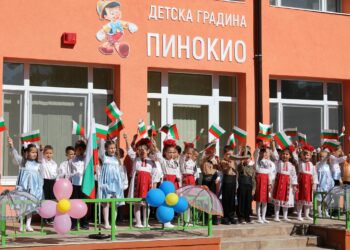 Над 200 малчугани влязоха в две обновени детски градини
