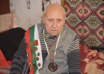 Грамота и почетен знак за единствения военен ветеран в Симитли