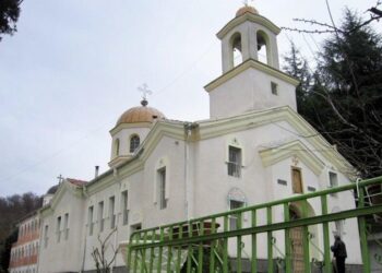 Десетки деца учат вероучение в петричкия храм