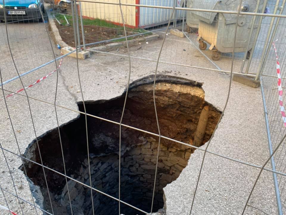 Археолози проучват пропаст в центъра на Враца
