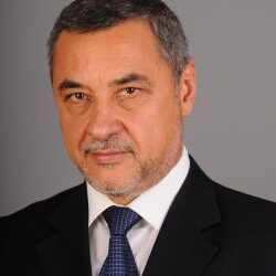 Симеонов кани депутати на оглед по границата с вертолет