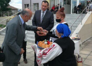 Посланик дарява 10 000 лева на Дом за стари хора