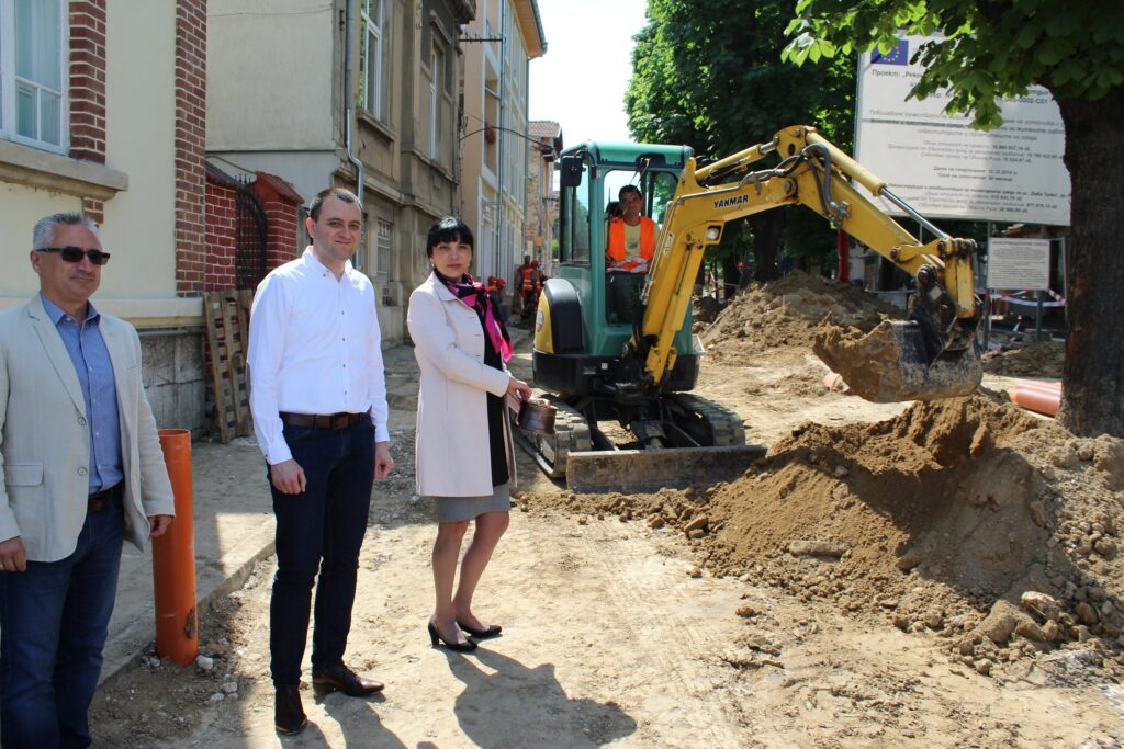 Стартираха ремонта на две емблематични улици в Русе 3 9 7