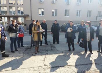 Пускат врачани на работа след измерване на температурата