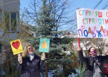 Педагози подкрепиха деца с проблеми, затворени у дома