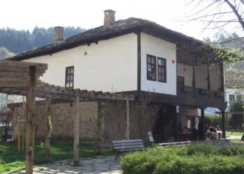 Лятна ваканция под чардака на Дечковата къща