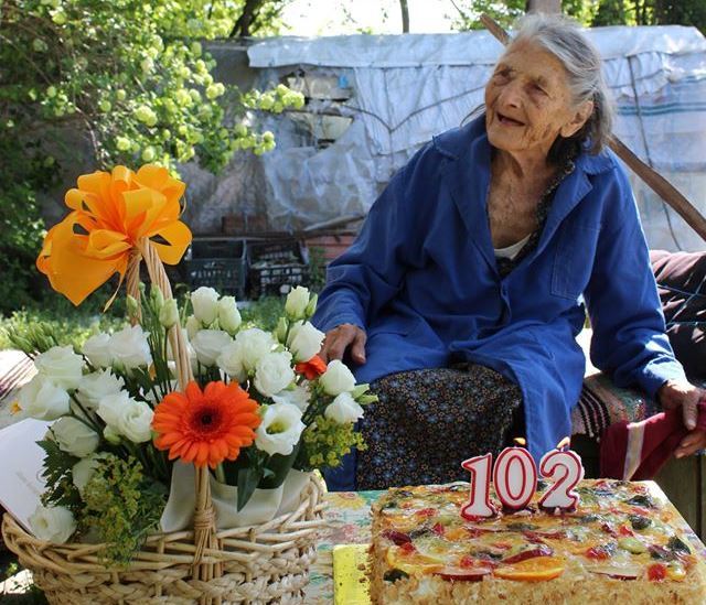 Баба на 102: Формулата е ред, чистота и работа 8 Баба на 102: Формулата е ред, чистота и работа