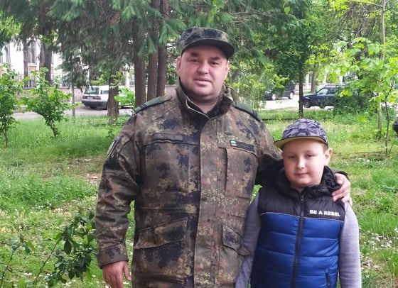 Школо с фотоизложба “Моят татко е герой” на 6 май
