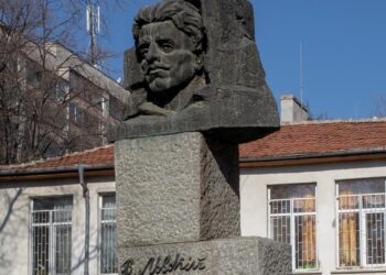 Лъвски скок за Апостола