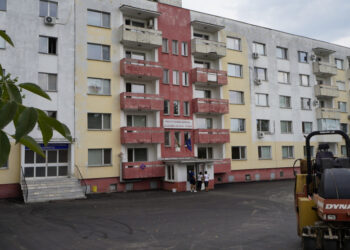 Шефове ветерани искат властта в общинска болница