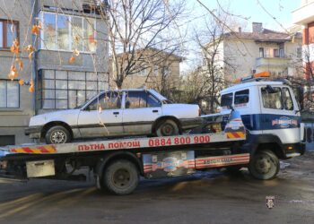 Изчистиха 50 изоставени коли от великотърновските улици
