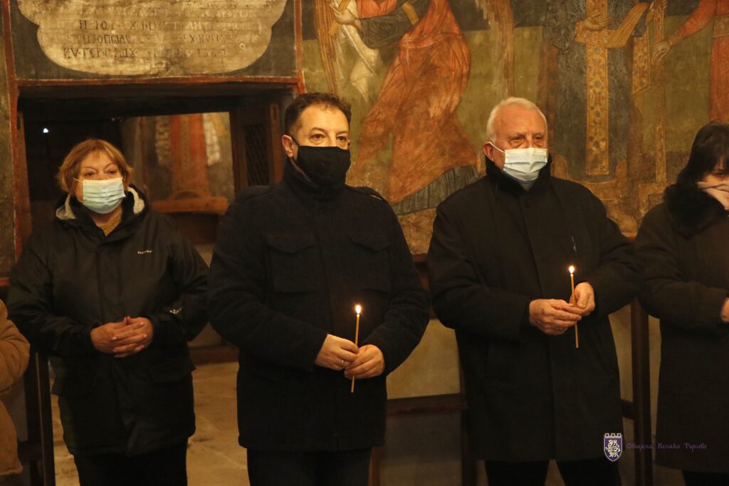 Молебен за здраве отслужиха в средновековен храм 3 A4 6