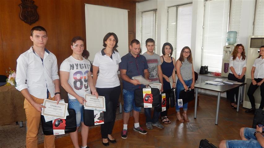Ученици събраха тон капачки за Зара