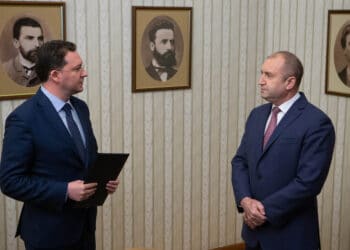 Даниел Митов върна папката с нереализирания мандат на президента Румен Радев