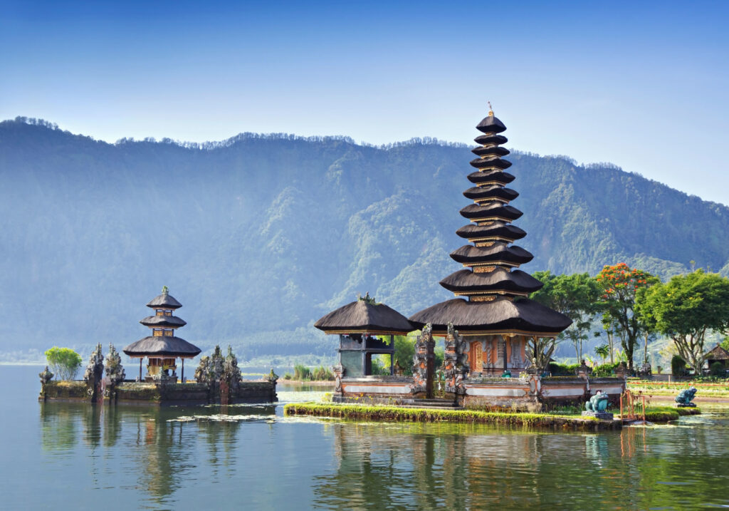 Евакуират остров Бали 1 Bali hram