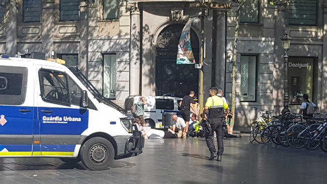 Миниван се вряза в пешеходци в Барселона (обновена) 1 Barcelona Van Incident
