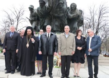 Видинчани се събраха на площада за 100 години „Бдинци”