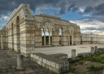 Кръщене на деца в Голямата базилика за празника на Плиска