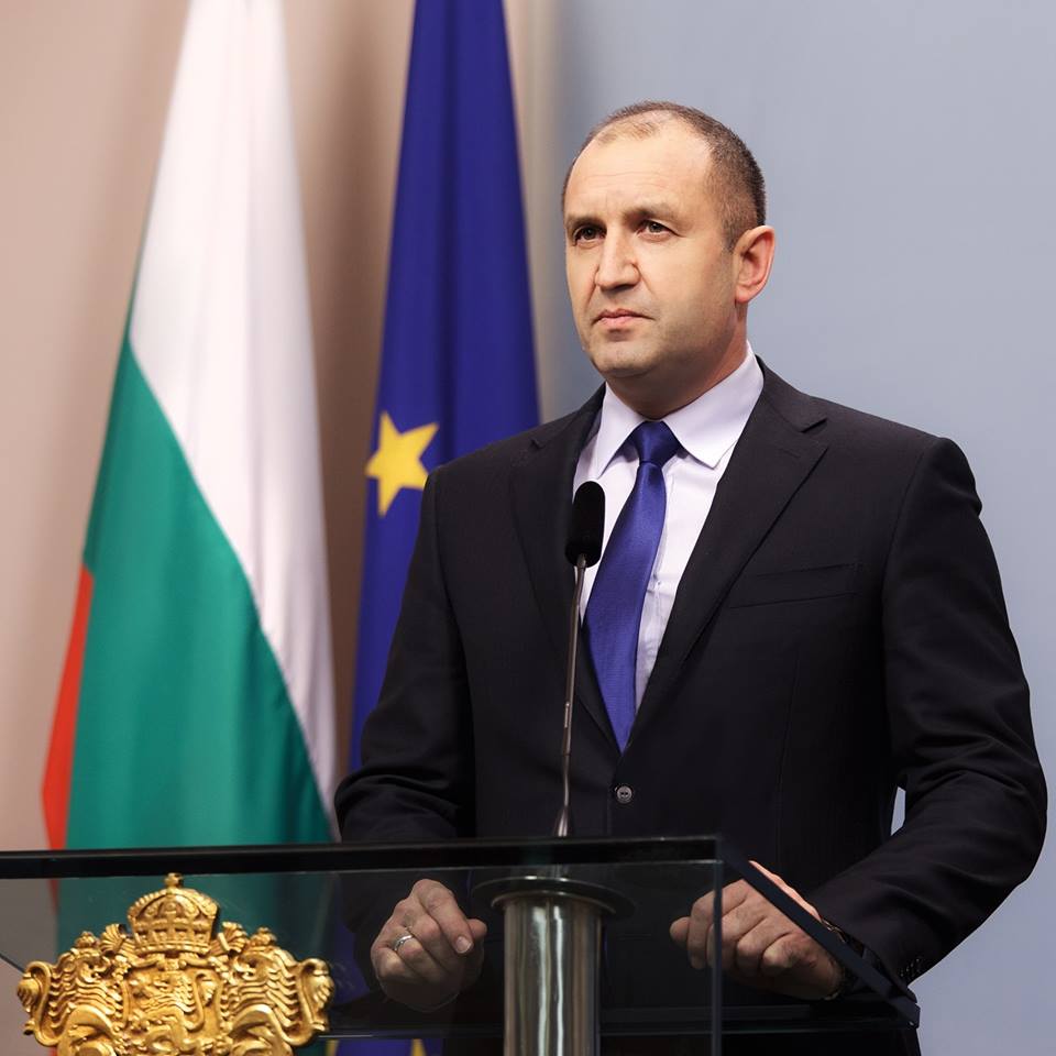 Президентът Радев се среща с Бербатов и Фиго