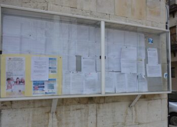 Акция срещу обяви по дърветата в Симитли