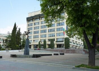 С вакуумни машини ще чистят паркове и градини в Стара Загора