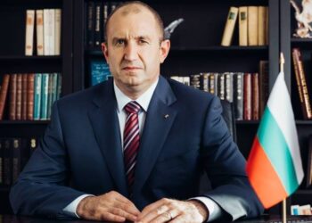 Президентът Радев: Всичките ни летци летят опасно малко