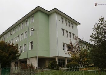 Гимназия развива IT-науките заедно с  Технически университет