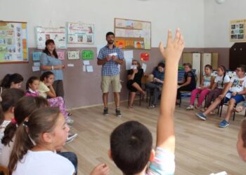 Помагат на стотици родители да гледат децата си в Кърджали