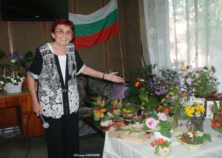 Празник на цветята сътвориха търговищки пенсионери 1 DSC00153