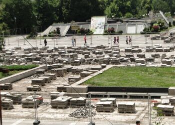 Решават съдбата на стария гранит от площада в Перник