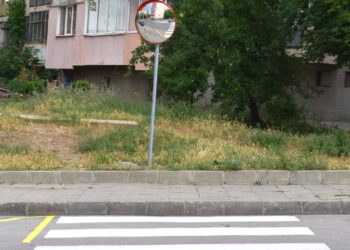 Пребоядисват ключови пешеходни пътеки в Бургас с трайна боя