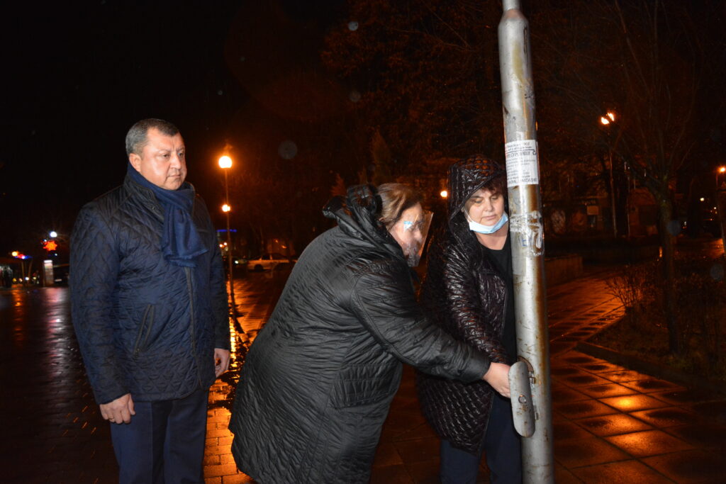 Медици запалиха елхата в Павликени 1 DSC 0016