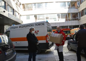 Благоевград осигури шлемове и маски на болници и Спешен център
