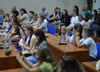 Наградиха ученици в конкурс срещу наркоманиите