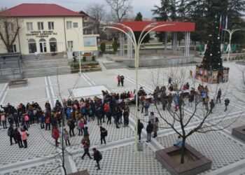 Ученици събраха средства за Лия с кулинарен базар