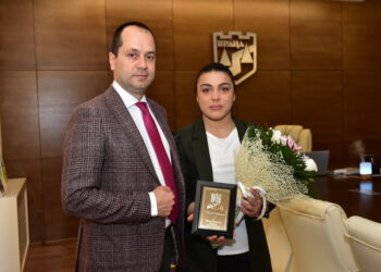 Кмет с почетен плакет за европейска шампионка
