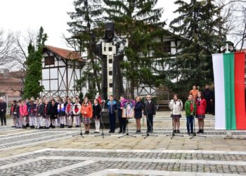 Враца с поклон пред небесния си закрилник