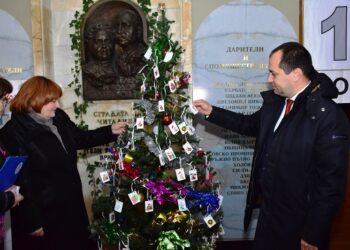 Кмет “осинови” първолак в нужда
