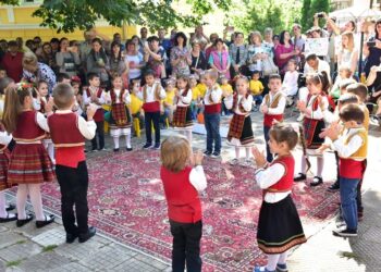 Кмет зарадва “европейчета” за празника им