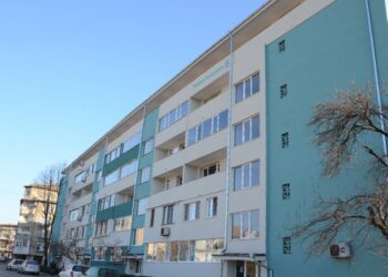 Община санира пореден блок