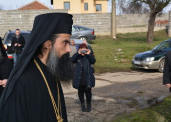 Митрополит Даниил търси средства за заплати на свещеници